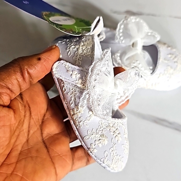 Baby Girl White Lace Christening Shoes With Bow - NWT - Picture 3 of 4